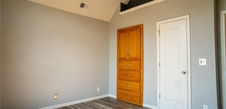 10760 N Laurel Avenue, Kansas City, MO 64157