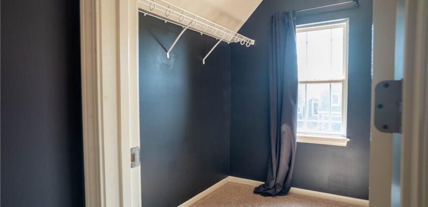 10760 N Laurel Avenue, Kansas City, MO 64157