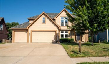10760 N Laurel Avenue, Kansas City, MO 64157