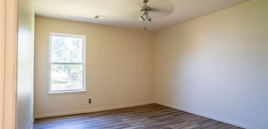 10760 N Laurel Avenue, Kansas City, MO 64157