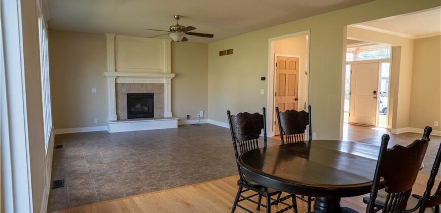 10760 N Laurel Avenue, Kansas City, MO 64157
