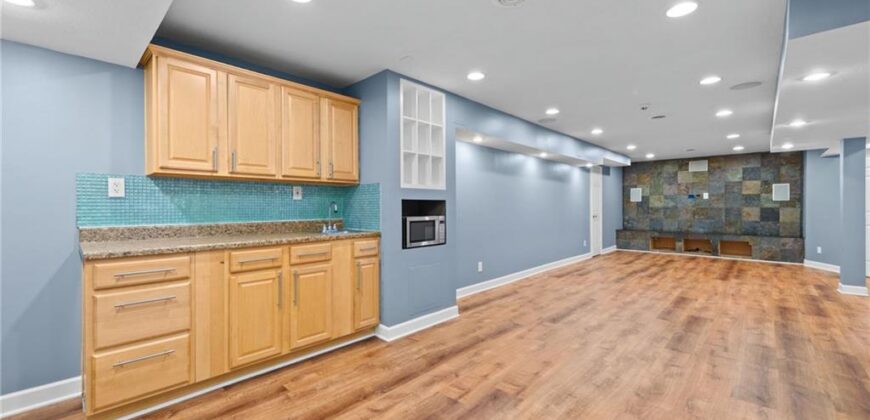 5404 Meadow Lake N/A, Parkville, MO 64152