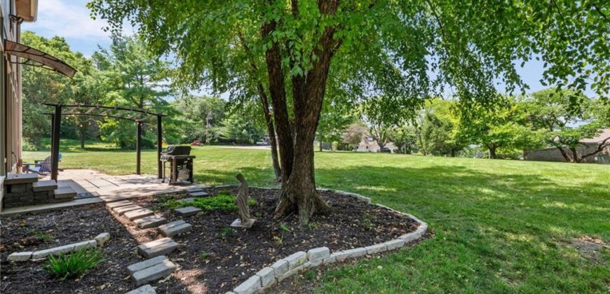 5404 Meadow Lake N/A, Parkville, MO 64152