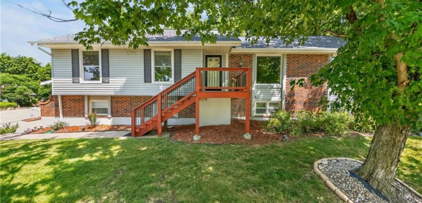 7401 N Strathbury Avenue, Kansas City, MO 64151