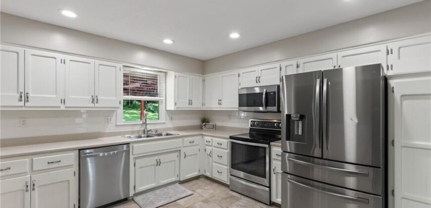 7401 N Strathbury Avenue, Kansas City, MO 64151