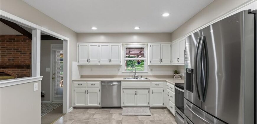 7401 N Strathbury Avenue, Kansas City, MO 64151