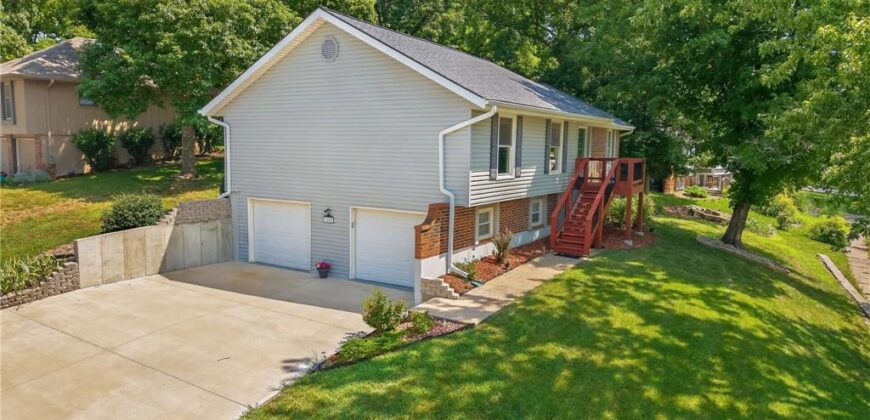 7401 N Strathbury Avenue, Kansas City, MO 64151