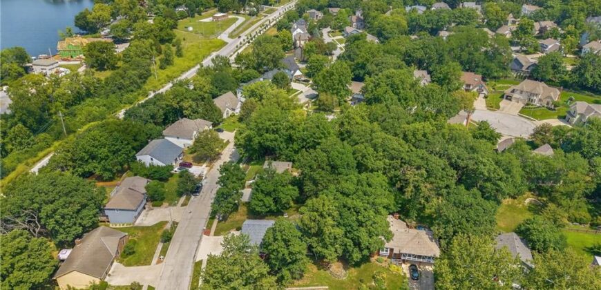 7401 N Strathbury Avenue, Kansas City, MO 64151