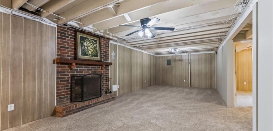 7401 N Strathbury Avenue, Kansas City, MO 64151
