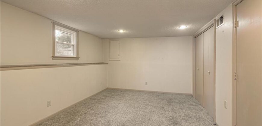5624 N Gladstone Place, Gladstone, MO 64119