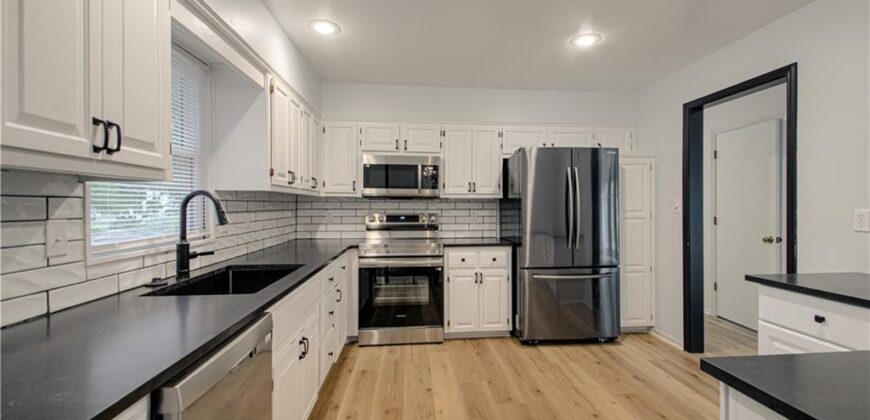 5624 N Gladstone Place, Gladstone, MO 64119