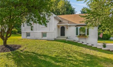 402 Kingsley Avenue, Liberty, MO 64068