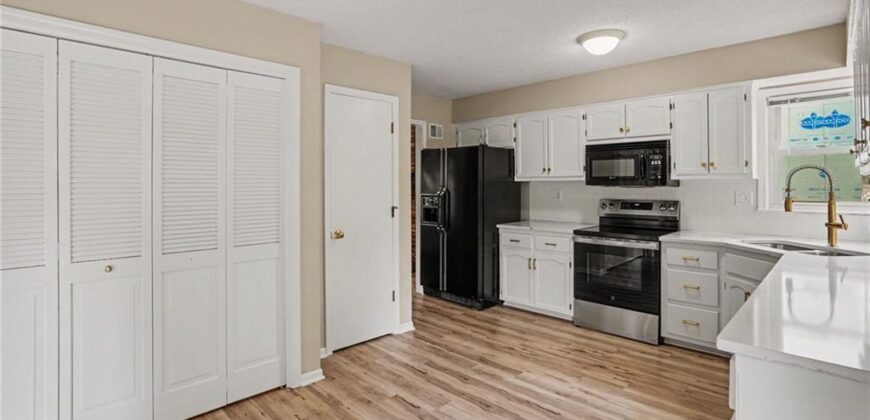 4905 NW 67th Street, Kansas City, MO 64151