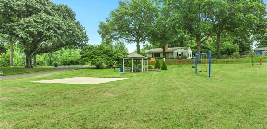 415 NE Moreland Drive, Oakwood Park, MO 64118