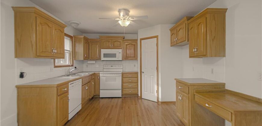 208 Hampton Drive, Smithville, MO 64089