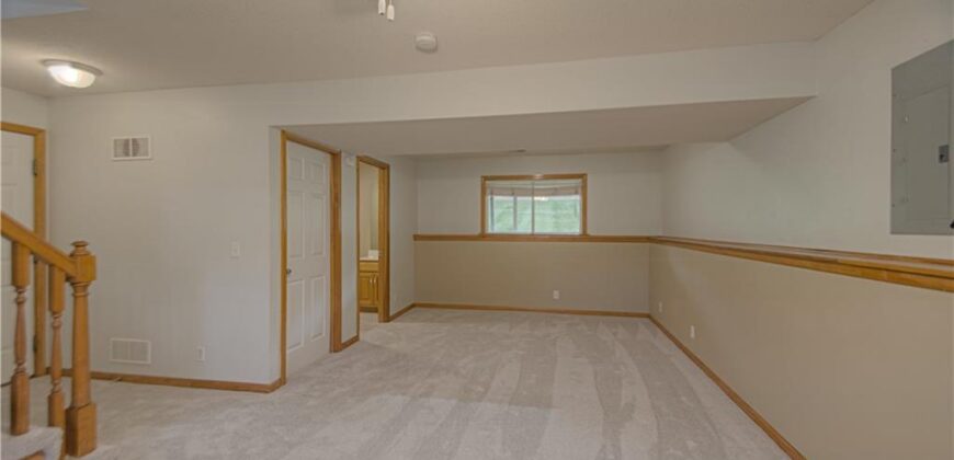 208 Hampton Drive, Smithville, MO 64089