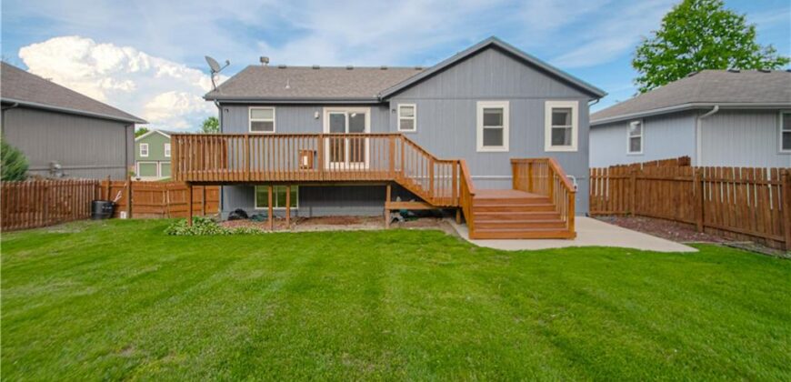 208 Hampton Drive, Smithville, MO 64089