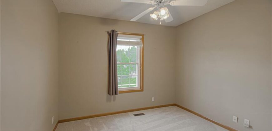 208 Hampton Drive, Smithville, MO 64089