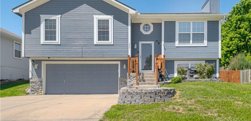 208 Hampton Drive, Smithville, MO 64089