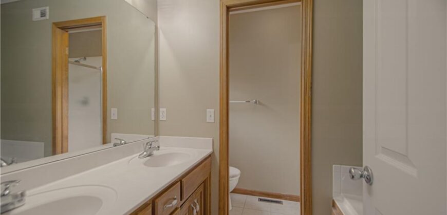 208 Hampton Drive, Smithville, MO 64089