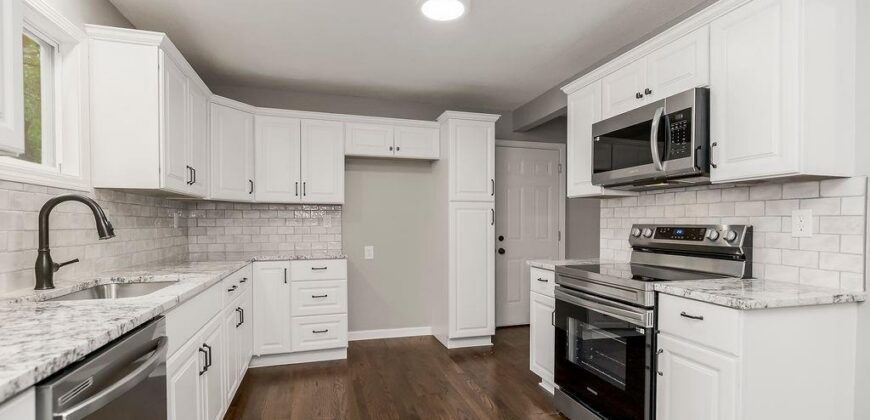 6807 N Walnut Street, Kansas City, MO 64118