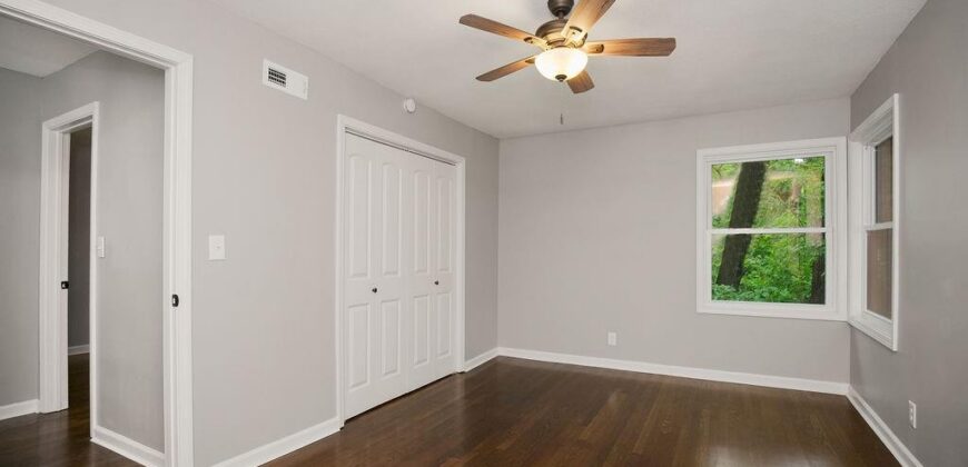 6807 N Walnut Street, Kansas City, MO 64118