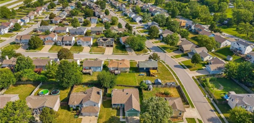 208 NW 112TH Terrace, Kansas City, MO 64155