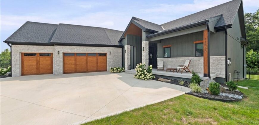 12560 NW Bittersweet Drive, Platte City, MO 64079