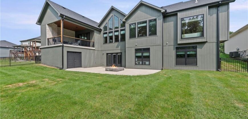 12560 NW Bittersweet Drive, Platte City, MO 64079