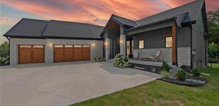 12560 NW Bittersweet Drive, Platte City, MO 64079