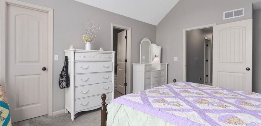 10904 N Manchester Avenue, Kansas City, MO 64157