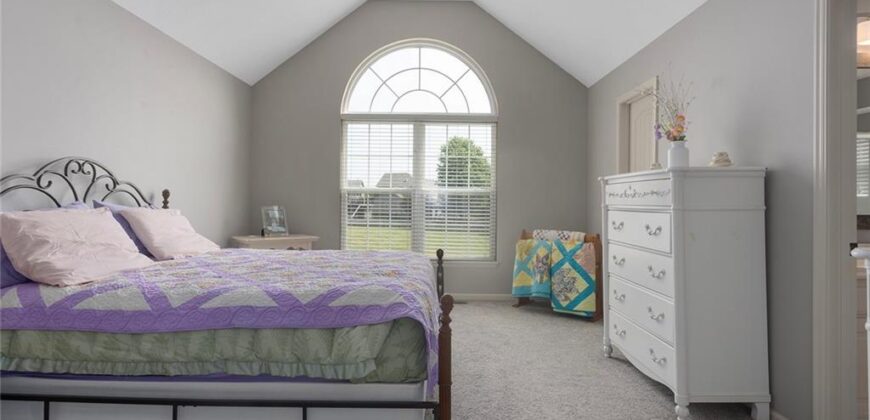 10904 N Manchester Avenue, Kansas City, MO 64157