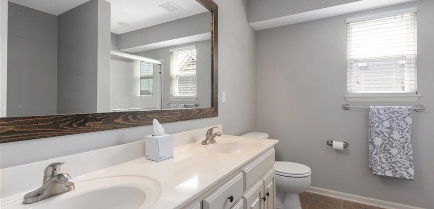 10904 N Manchester Avenue, Kansas City, MO 64157