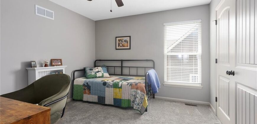10904 N Manchester Avenue, Kansas City, MO 64157
