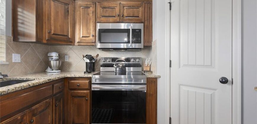 10904 N Manchester Avenue, Kansas City, MO 64157