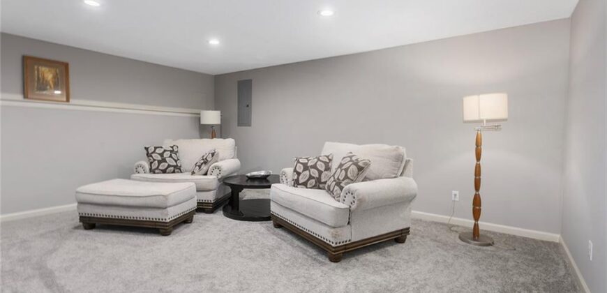 10904 N Manchester Avenue, Kansas City, MO 64157