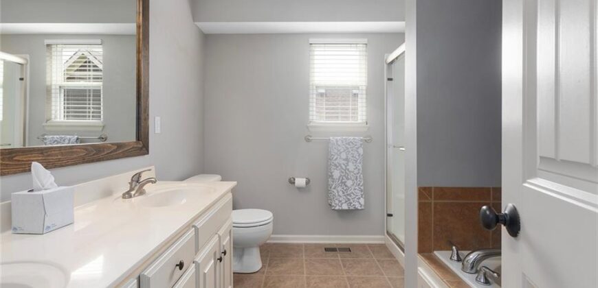 10904 N Manchester Avenue, Kansas City, MO 64157