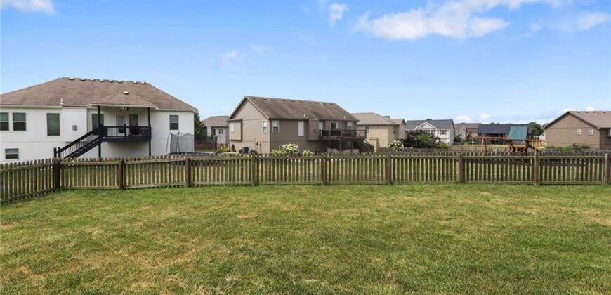 10904 N Manchester Avenue, Kansas City, MO 64157