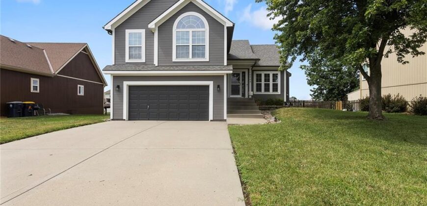 10904 N Manchester Avenue, Kansas City, MO 64157