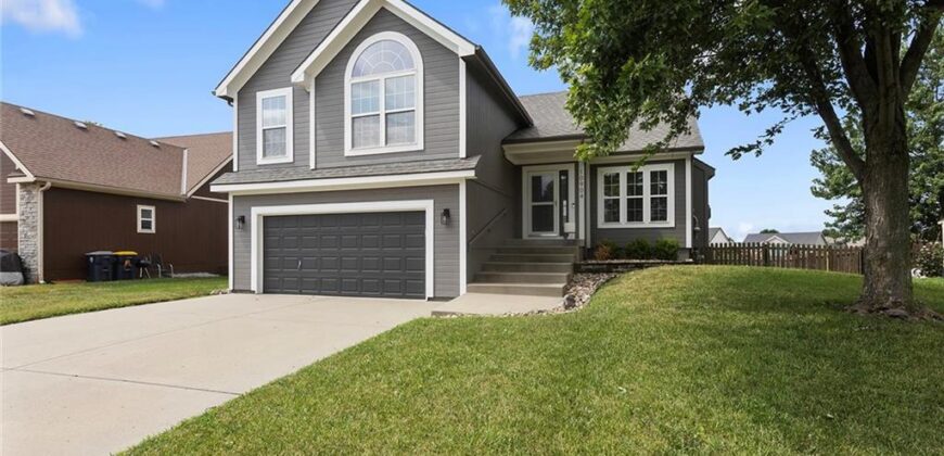 10904 N Manchester Avenue, Kansas City, MO 64157