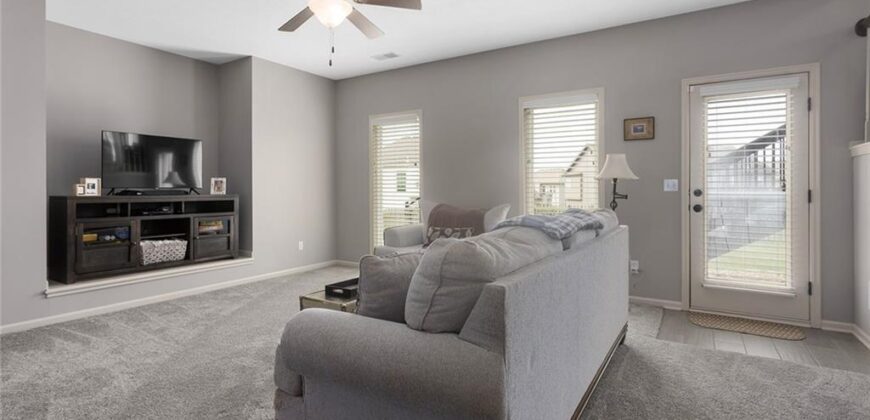 10904 N Manchester Avenue, Kansas City, MO 64157