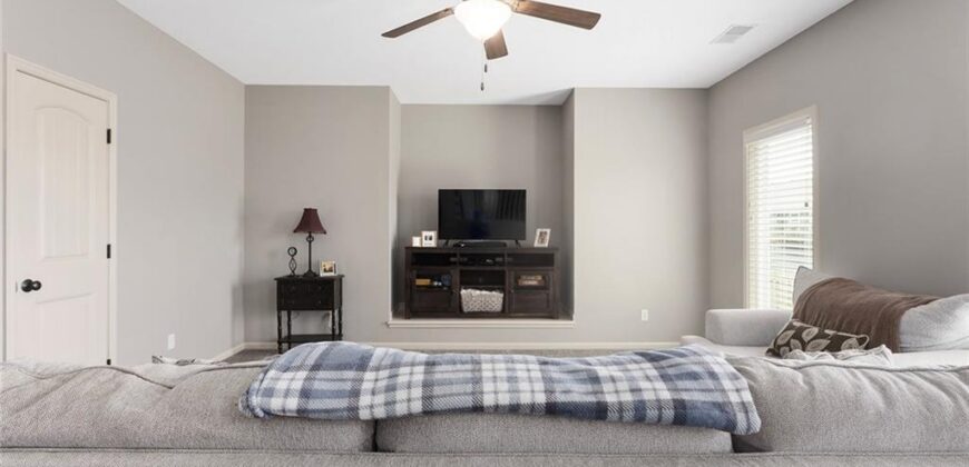 10904 N Manchester Avenue, Kansas City, MO 64157