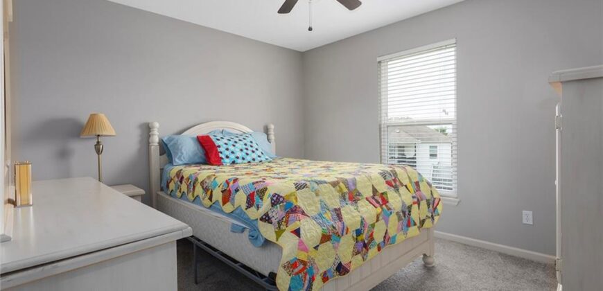 10904 N Manchester Avenue, Kansas City, MO 64157