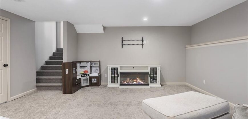 10904 N Manchester Avenue, Kansas City, MO 64157
