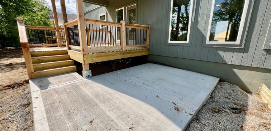 520 Skyview Lane, Liberty, MO 64068