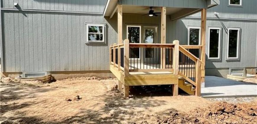 520 Skyview Lane, Liberty, MO 64068