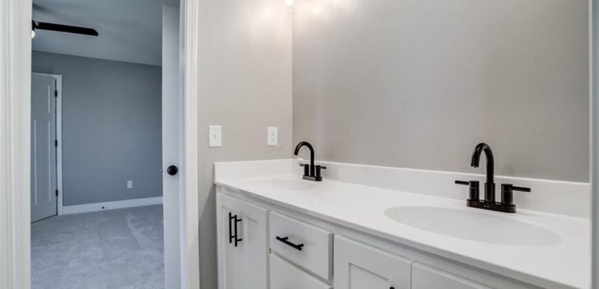 520 Skyview Lane, Liberty, MO 64068