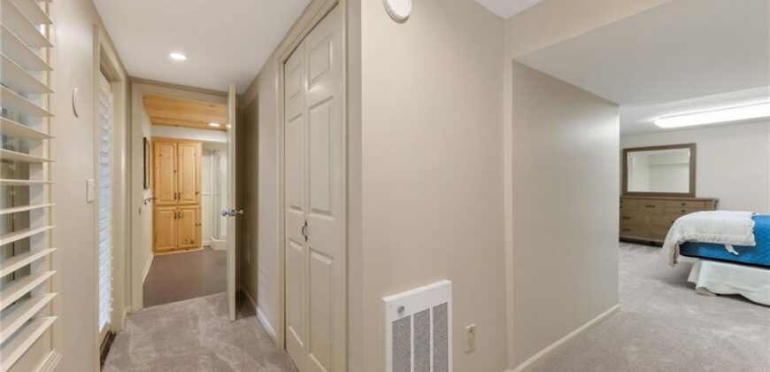 1340 Camelot Drive, Liberty, MO 64068