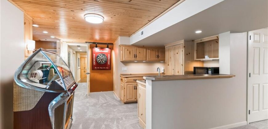 1340 Camelot Drive, Liberty, MO 64068