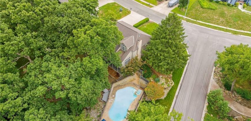 1340 Camelot Drive, Liberty, MO 64068